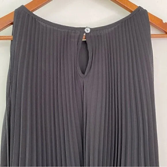 Max Studio sleeveless  top with accordion pleats - Picture 7 of 11